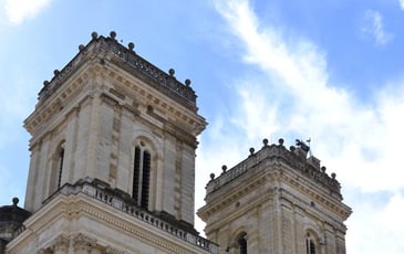 Poussez les portes de la cathédrale Sainte-Marie !