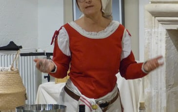 Visite de l’ancienne pharmacie de la Belle Epoque et atelier costumé